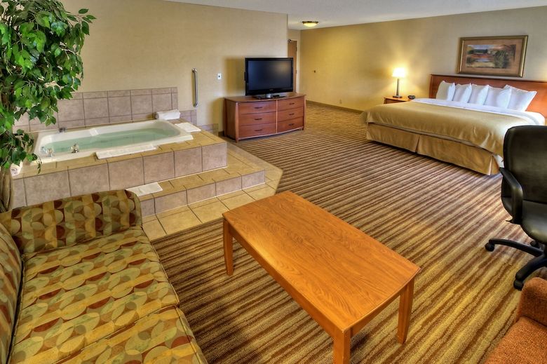 Hotel Quality Inn & Suites