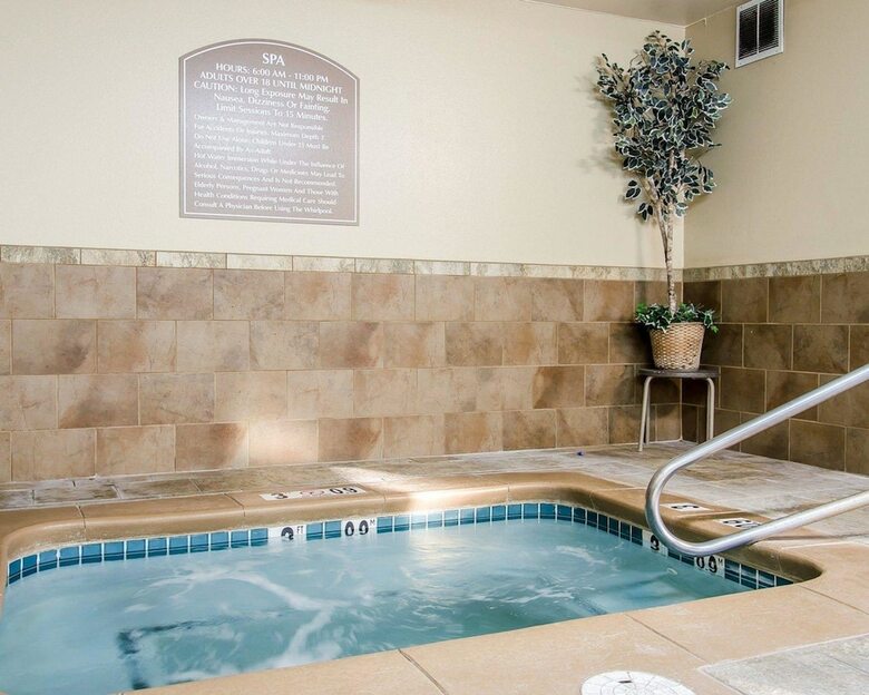 Hotel Quality Inn & Suites