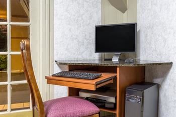 Hotel Howard Johnson Inn Athens