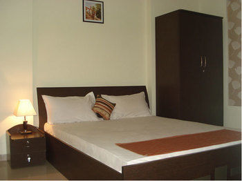 Residencia 10 Blossoms Hospitality Services