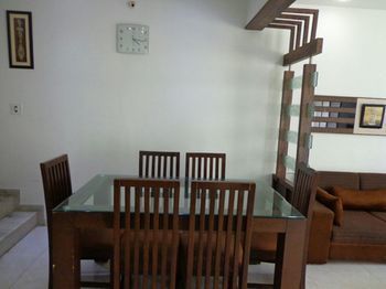 Residencia 10 Blossoms Hospitality Services