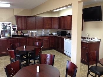 Hotel New Victorian Inn And Suites