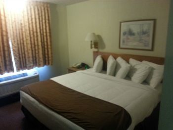 Hotel New Victorian Inn And Suites