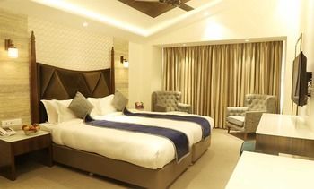 Hotel The Flora Residency