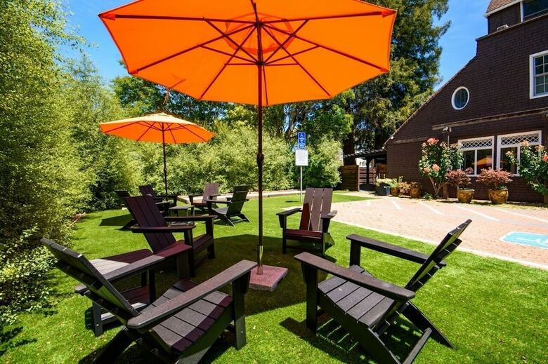Hostal Cedar Gables Inn