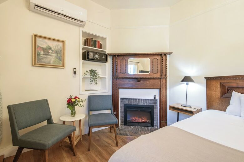 Hostal Cedar Gables Inn