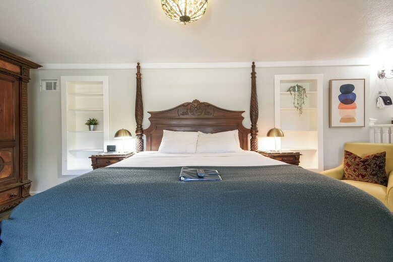 Hostal Cedar Gables Inn