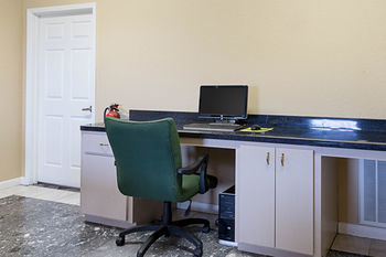 Hotel Econo Lodge And Suites