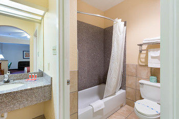 Hotel Econo Lodge And Suites