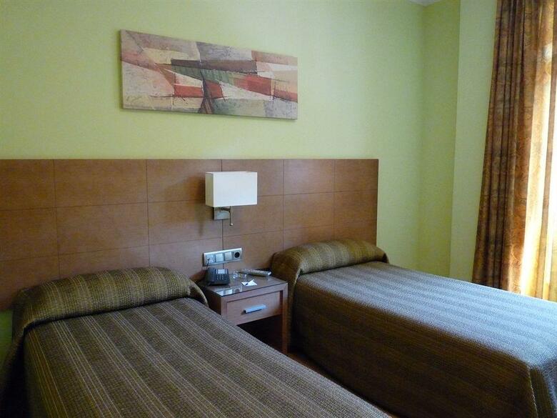 Hotel 4c Puerta Europa