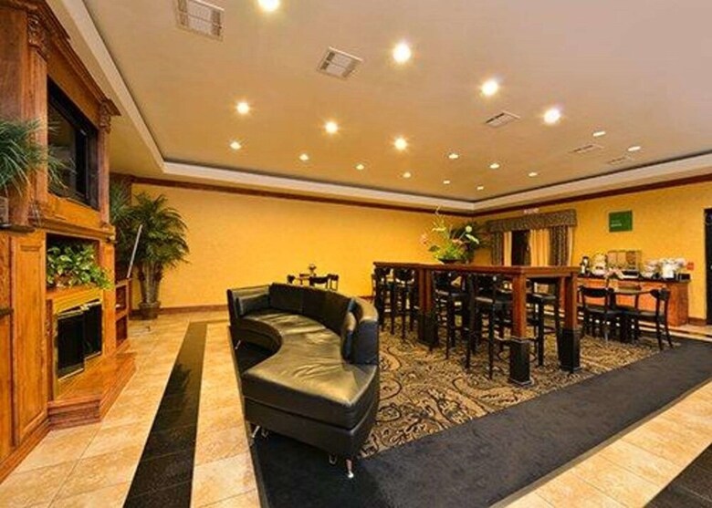 Hotel Comfort Suites Bay City
