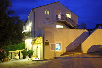 Bacan Serviced Apartments