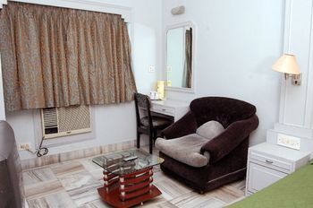 Hotel Rushabh Home