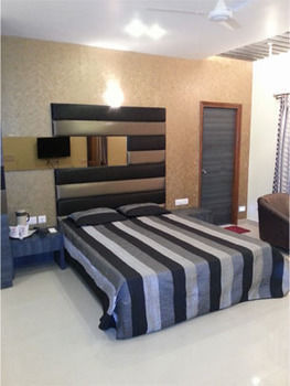 Hotel Rushabh Home