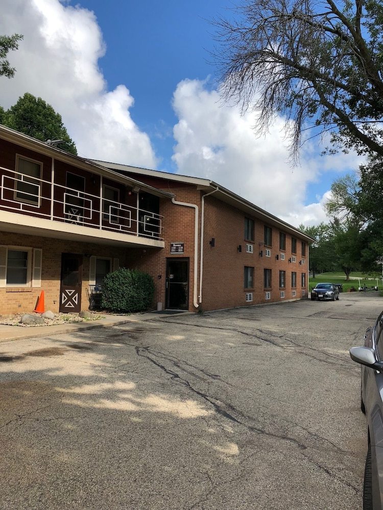Mcgoverns Hotel And Suites