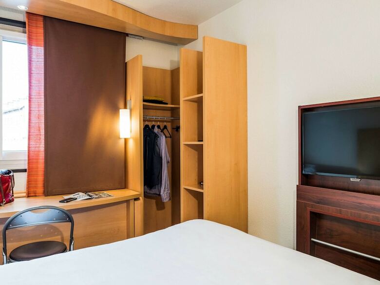 Hotel Ibis Paris Pont De Suresnes