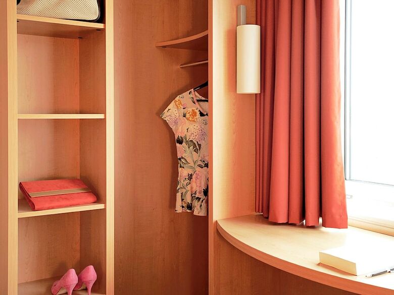 Hotel Ibis Paris Pont De Suresnes