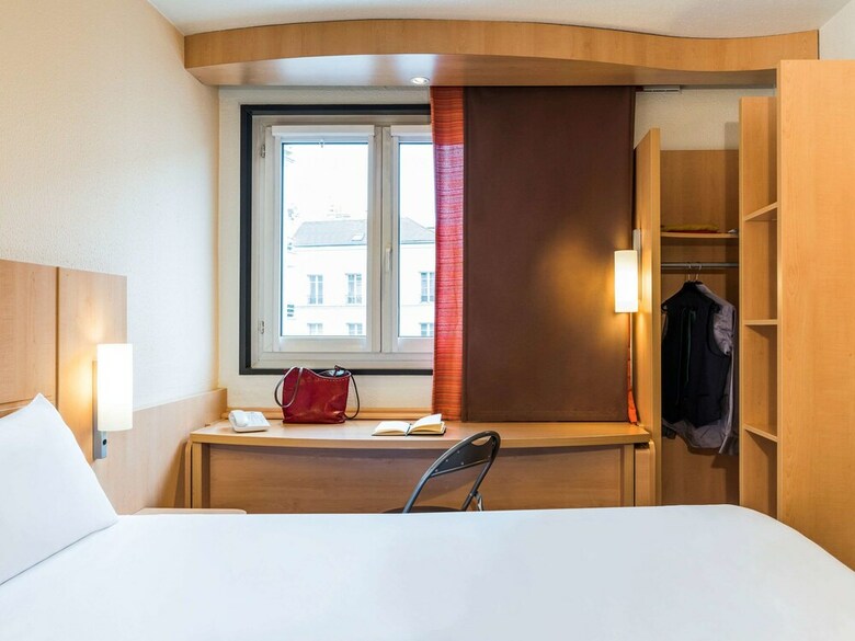 Hotel Ibis Paris Pont De Suresnes