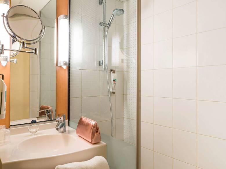 Hotel Ibis Paris Pont De Suresnes