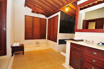 Blue Point Bay Villas And Spa