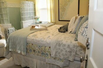 Joshua Inn Bed & Breakfast