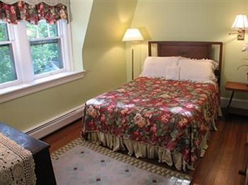 Bed & Breakfast House On Main Street