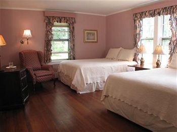 Bed & Breakfast House On Main Street