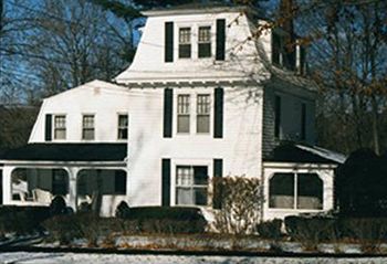 Bed & Breakfast House On Main Street