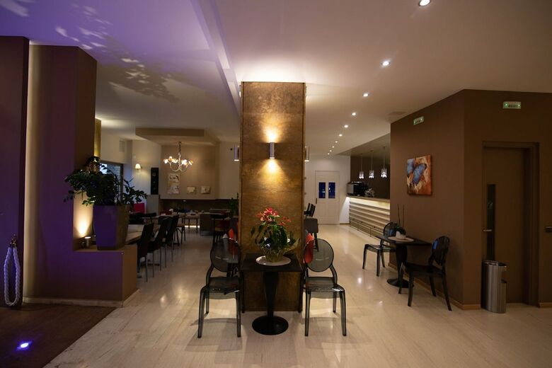 Nidimos Hotel