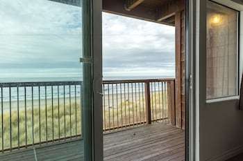 Hotel Cozy Cove Beachfront Resort Inn