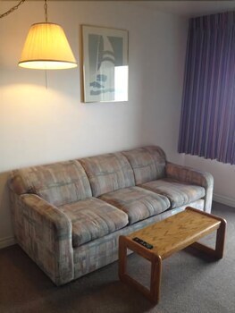 Hotel Cozy Cove Beachfront Resort Inn