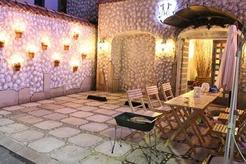 Hotel M