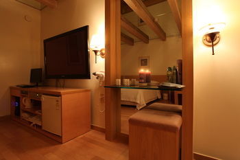 Ana Hotel