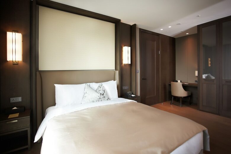 Crown Park Hotel