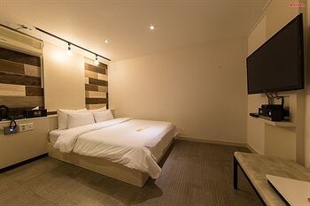 Ez Hotel