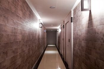 Ez Hotel
