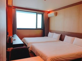 Dawn Beach Hotel