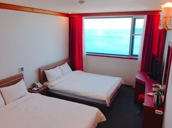 Dawn Beach Hotel