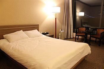 Dawn Beach Hotel