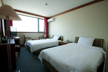 Dawn Beach Hotel