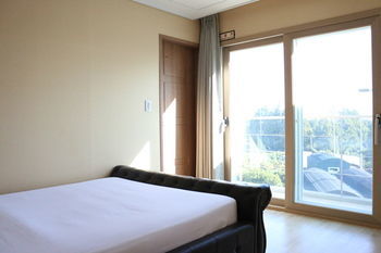 Yilin Pension