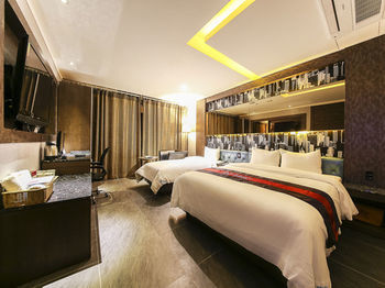 Zenith Hotel