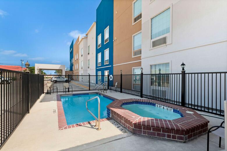 Hotel Americinn By Wyndham New Braunfels