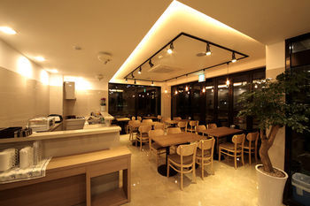 Harbor Hotel