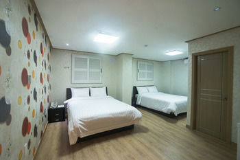 Orange Tree Hotel & Cafe