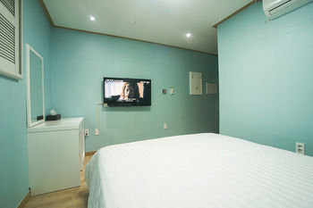 Orange Tree Hotel & Cafe