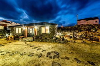 Villa Full House Billewat Jeju