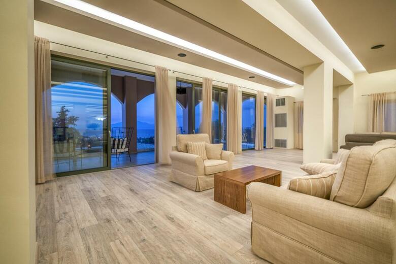 Hotel Elegance Luxury Executive Suites