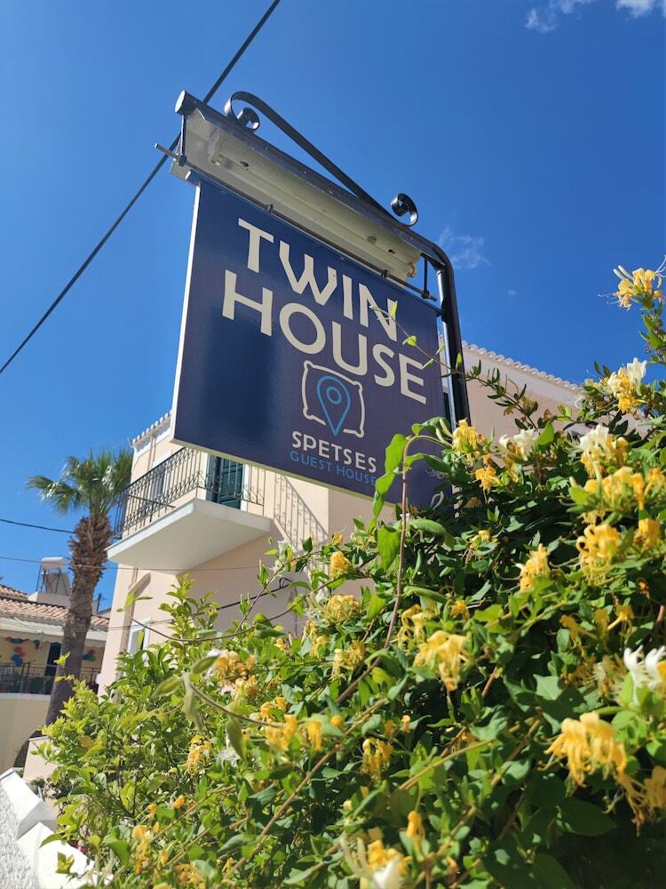 Hotel Twin House
