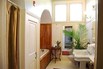 Bed & Breakfast Rothschild-pound House Inn